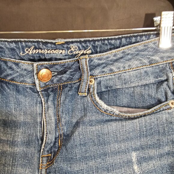 American Eagle denim shorts. Size 8, length 7 1/2". Like new - Picture 2 of 3